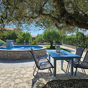  Villa Dora